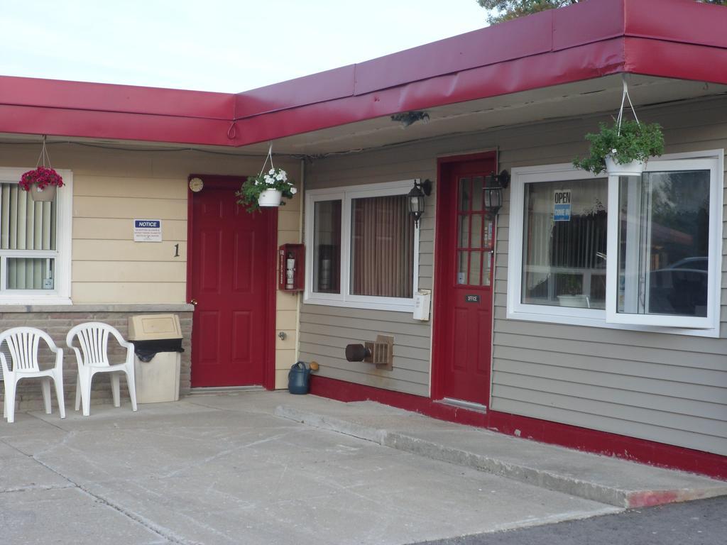 The Silver Birch Motel Goderich Exterior photo