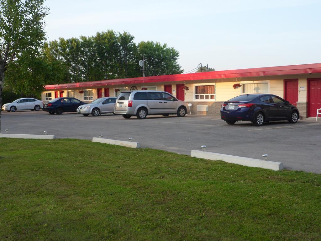 The Silver Birch Motel Goderich Exterior photo