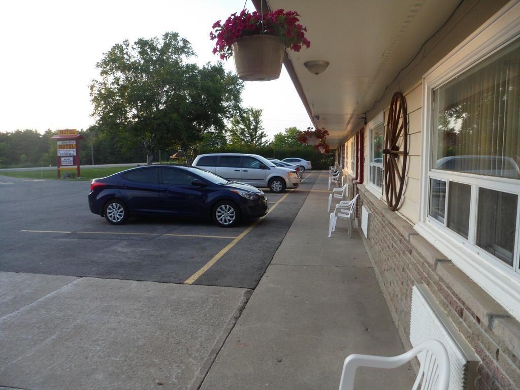 The Silver Birch Motel Goderich Exterior photo