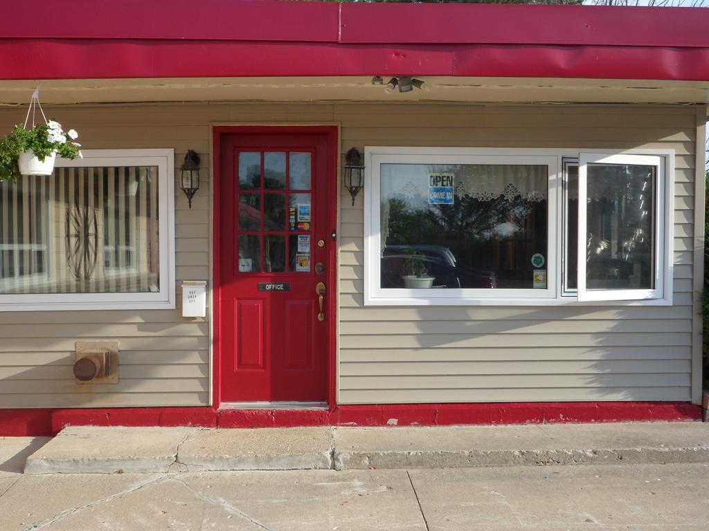 The Silver Birch Motel Goderich Exterior photo